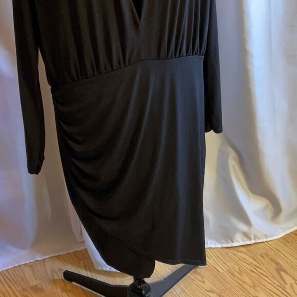 Long sleeved black dress by MISGUIDED in size 18 with deep v cut neckline - Picture 4 of 12